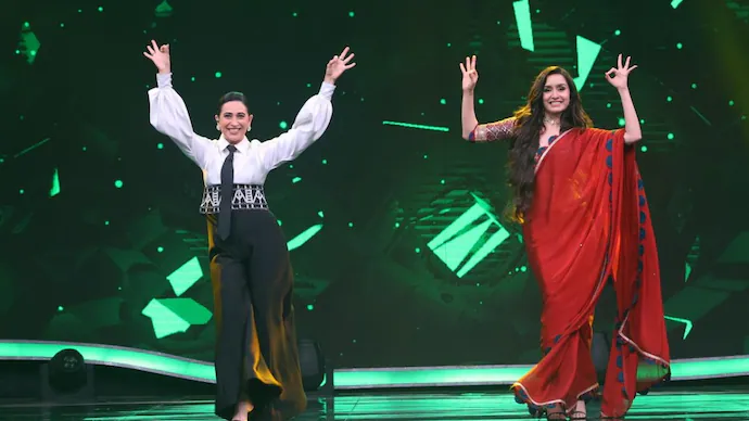 Karisma Kapoor, Shraddha Kapoor recreate iconic song 'Le Gayi' on 'India's Best Dancer 4'