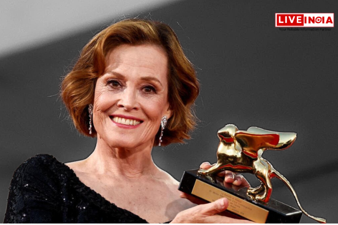 देखिए Sigourney Weaver वेनिस फिल्म फेस्टिवल में लाइफटाइम अचीवमेंट Golden Lion पुरस्कार मिलने के बाद भावुक क्यों हुई