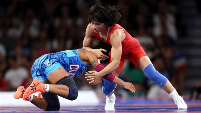 Vinesh Phogat ने Paris Olympics में ऊंची उड़ान भरी, महिलाओं की 50 किग्रा कुश्ती के फाइनल में पहुंचने के बाद उनकी नजरें स्वर्ण पर टिकी