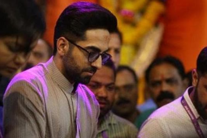 Ayushmann Khurrana गणपति दर्शन के लिए Lalbaugcha Raja पहुंचे