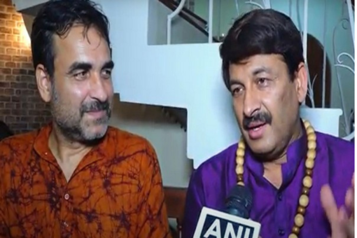 Manoj Tiwari गणपति दर्शन के लिए Pankaj Tripathi के मुंबई स्थित घर पहुंचे