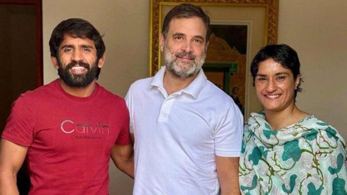 Congress में शामिल होने से पहले Vinesh Phogat और Bajrang Punia ने भारतीय रेलवे से इस्तीफा दिया